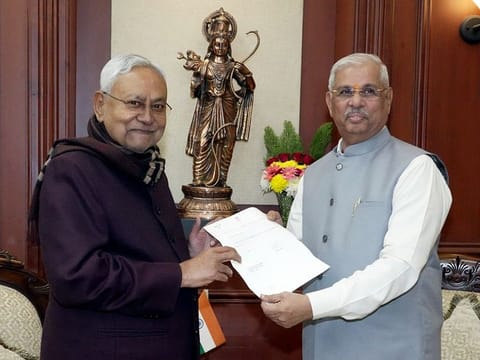 Janata Dal (United) President Nitish Kumar tenders his resignation as the Chief Minister of Bihar to State Governor Rajendra Vishwanath Arlekar, at Raj Bhavan, in Patna on Sunday. 