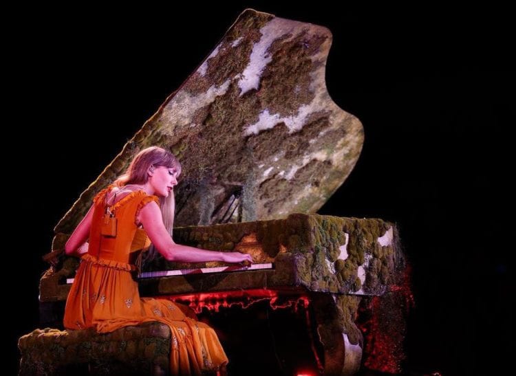 Taylor Swift - 1-1707055082953