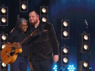 Photos: Tracy Chapman and Luke Combs — divided by race, gender and genre — offer a masterclass in true art