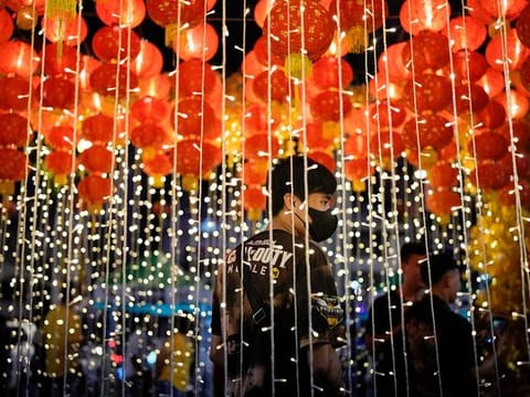 Photos: Lunar New Year in the Philippines draws crowds to one of the world's oldest Chinatowns