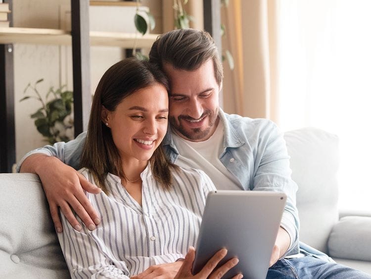 Su_240209_Valentine's-Day_money_shutterstock_1916669576-FOR-WEB