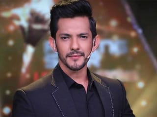 Singer Aditya Narayan hits a fan with his microphone and flings his phone