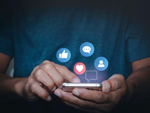  The Dubai Public Prosecution warns against using the social media to settle scores, vent anger, or insult others.
