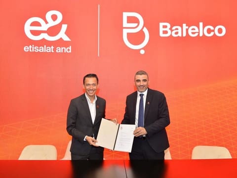 Nabil Baccouche, Group Chief Carrier & Wholesale Officer at e&, and Hani Askar, Chief Global Business Officer of Batelco, signed the MoU