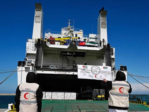 The total UAE aid provided to the Palestinian people within the "Gallant Knight 3" humanitarian operation until 17th February 2024 amounted to more than 15,700 tonnes, with 162 cargo planes sent. 