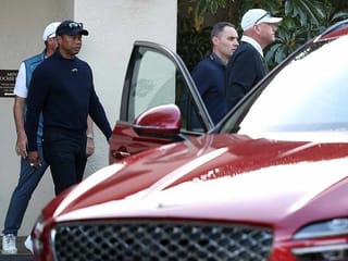 Woods withdraws with 'flu-like' illness at Riviera, Cantlay leads