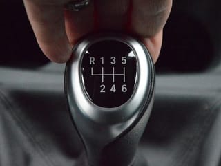 5 bad driving habits that are wasting your money
