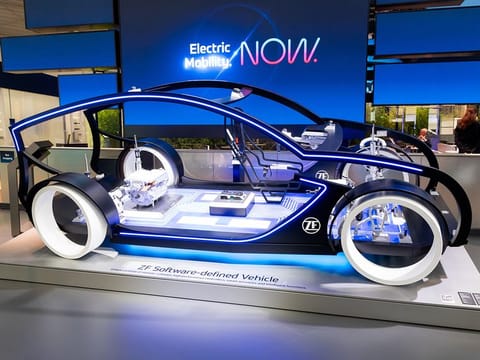 A vehicle that can program its temperature to be optimised ahead of charging? Or help their drivers plan the best possible routes? That's software-defined vehicles for you. 