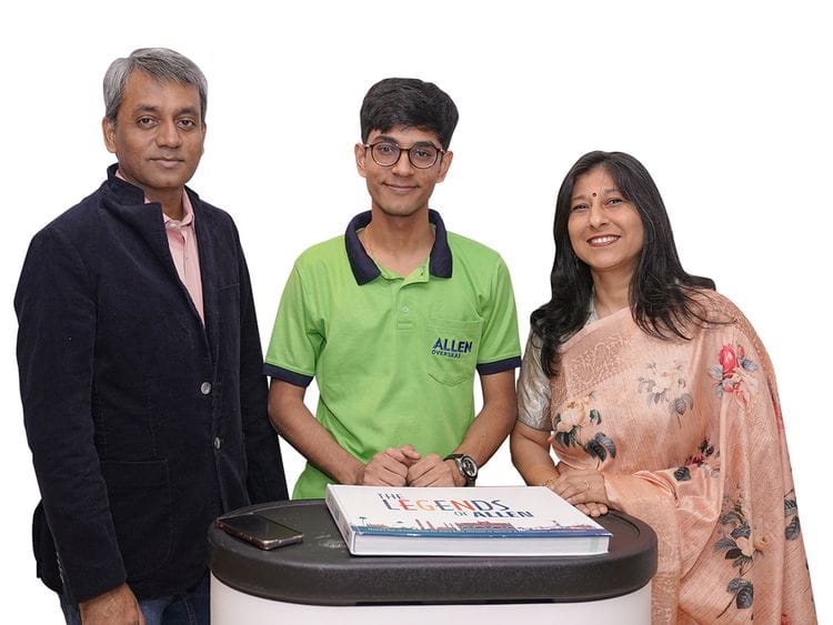 Yatharth Shah, the topper outside India in the JEE Main 2024 (Session 1), with his parents