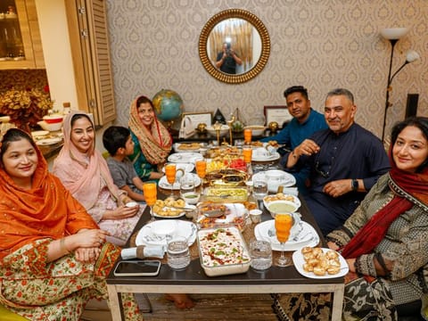 Jeelan Khan and wife Mahra Khan with Syed Junaid, Tarannum Junaid, Zoya Junaid, Farkhanda Sayeed and Aariz Omar at the Iftar at their home in Dubai. 