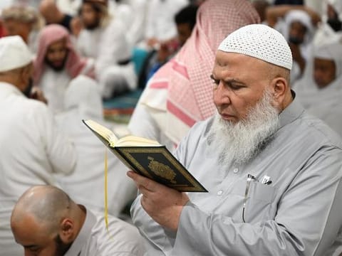 Photos: 5.2 million worshipers pray at Prophet's Mosque during the first week of Ramadan