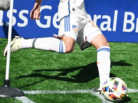[Illustrative image] Many wealthy clubs across the world already deploy experts to comb through video and data to carefully plan corner kick scenarios ahead of matches.