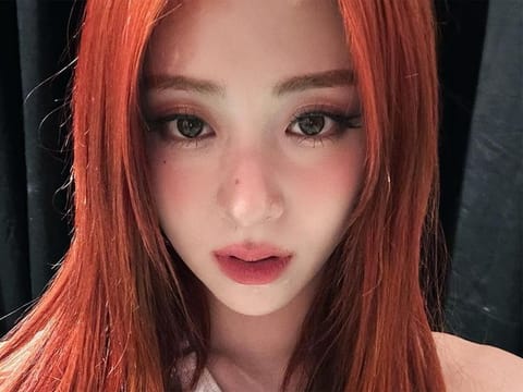 K-beauty tints, blunt lip liners and a lot of smudging will help you perfect this imperfect blurry look.