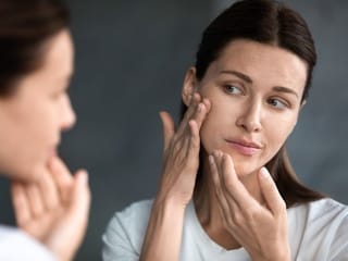 Milia, those tiny, white annoying bumps: How to deal with them        