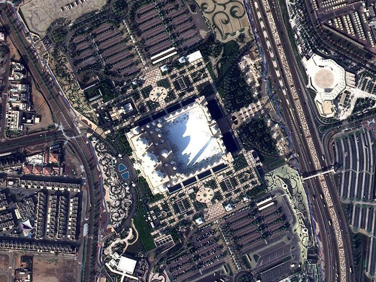 shk-zayed-mosque-in-abu-dhabi-pic-on-mbrsc-X-1712552239869