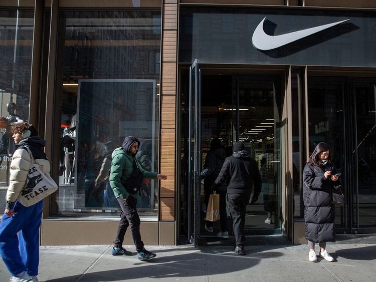 STOCK Nike