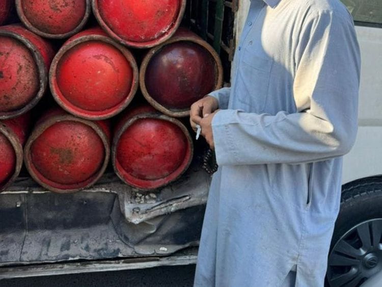 police-seize-passenger-bus-loaded-with-gas-cylinders-in-dubai-1713182186735