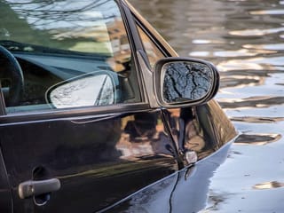 Sharjah Police Service: Quick online certificates for weather-damaged vehicles