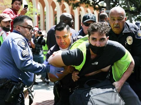 Photos: Tensions rise as US pro-Palestinian student protests spread