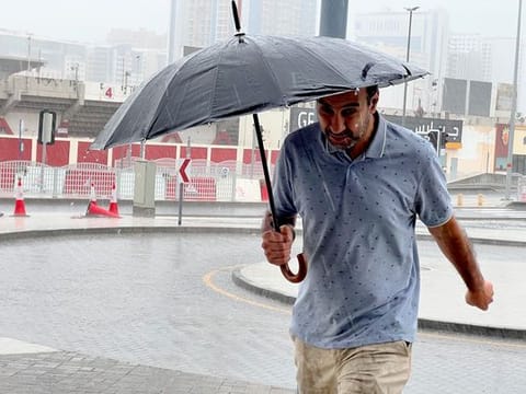 Low clouds are expected to form over islands and northern regions, with light rain anticipated in some areas.