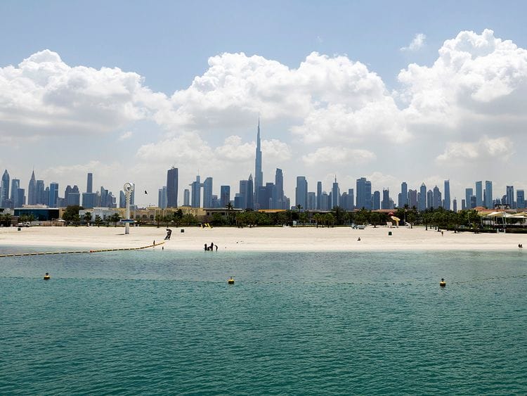 STOCK DUBAI SKYLINE / PROPERTY / WEATHER