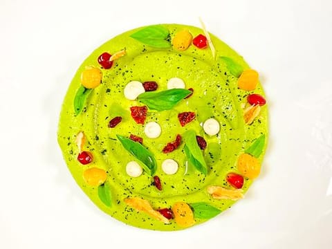 Try this perfect vegan and gluten-free basil hummus recipe for your next snack!
