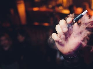 UAE Ministry warns against promoting electronic smoking products