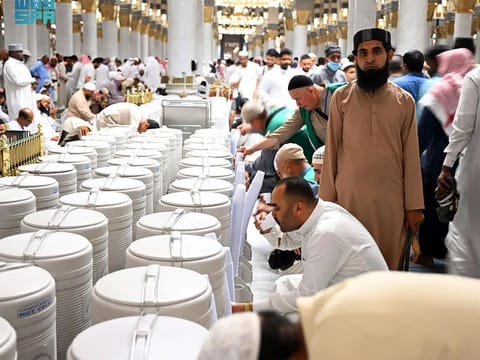After undertaking the Umrah rites in the Grand Mosque, Islam’s holiest site in Mecca, many pilgrims would flock to the Prophet’s Mosque to pray and visit Al Rawda Al Sharifa. 