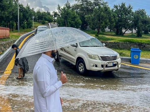 Heavy to very heavy rainfall is anticipated in Al Baha, Asir, Jazan, Najran, and the mountainous areas of Mecca. 