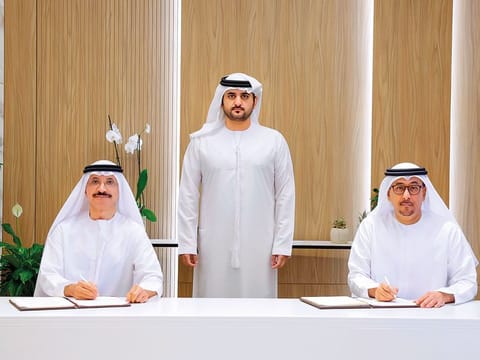 Sheikh Maktoum bin Mohammed bin Rashid Al Maktoum, First Deputy Ruler of Dubai, Deputy Prime Minister and Minister of Finance, witnessed the signing of an agreement between Dubai Municipality and DP World.