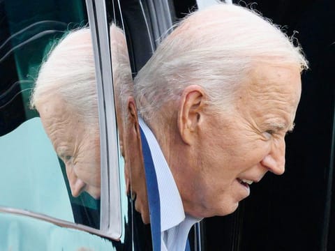 US President Joe Biden steps out of his motorcade to board Air Force One at Joint Base Andrews in Maryland, on July 12, 2024. 