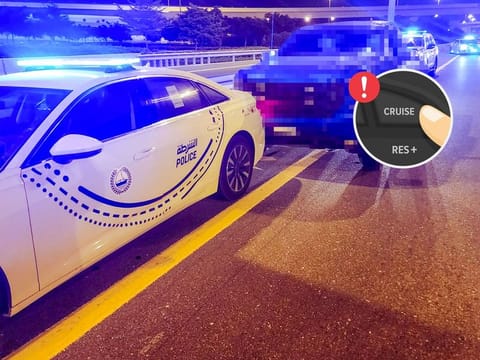 A Dubai Police traffic patrol reached the driver’s vehicle within minutes of him seeking help and, with the assistance of another patrol that had gotten ahead of it, worked to gradually bring it to a stop.