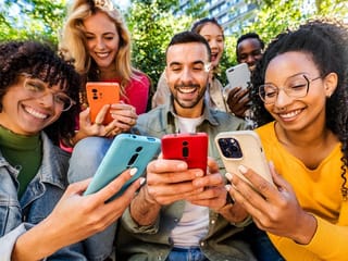 UAE telcos e&, du launch roaming offers for Eid-Al-Fitr holiday goers 