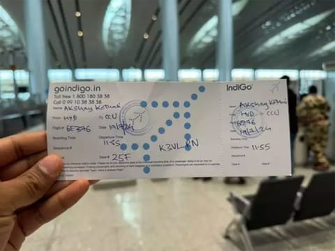 Microsoft outage results in handwritten boarding passes at IndiGo .
