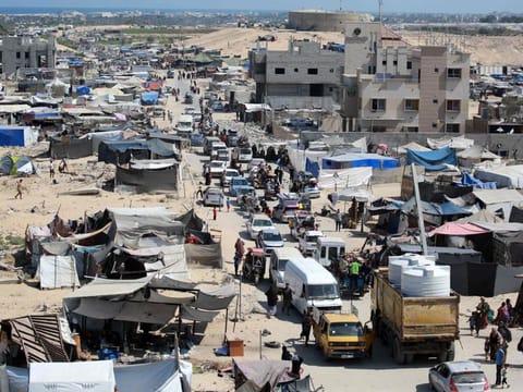 Palestinians flee the Hamad residential district and its surroundings in Khan Younis in the southern Gaza Strip after receiving a warning from the Israeli army to evacuate the area on August 11, 2024.