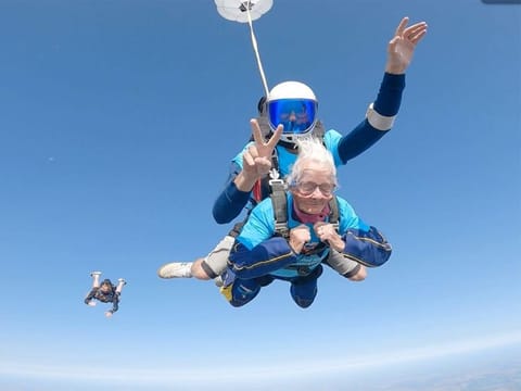   "If an 85-year-old man can do it, so can I," Manette Baillie said.