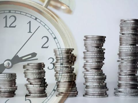 There are three government-sponsored pension schemes in India: the National Pension Scheme, the Old Pension Scheme and the Unified Pension Scheme.
