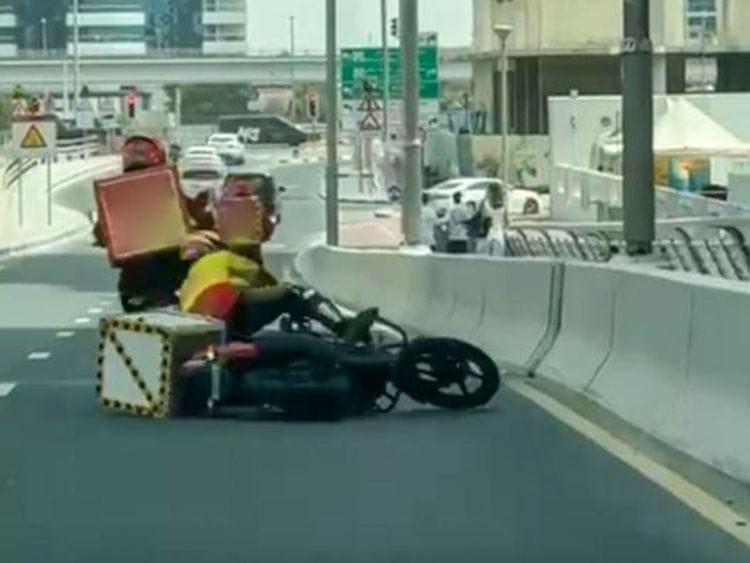 Dubai_Police_Arrest_Delivery_R_p-1725362270554