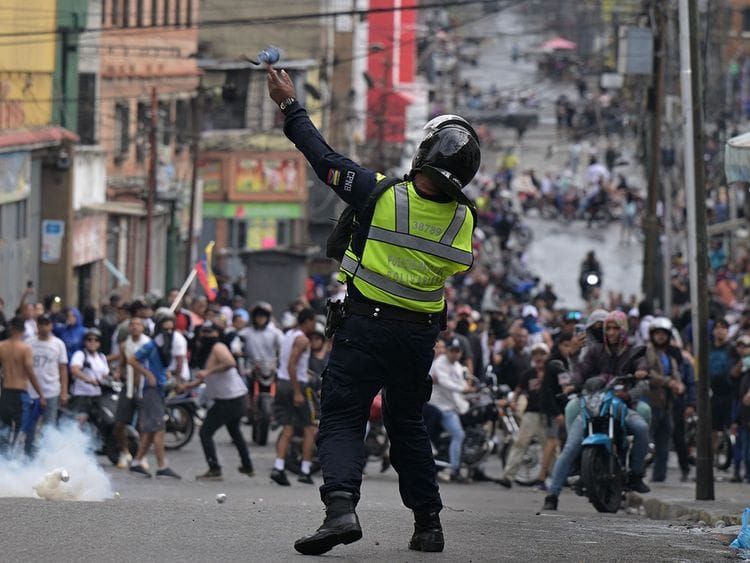 20240909 riot police