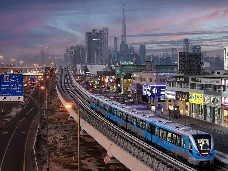 STOCK Dubai Metro