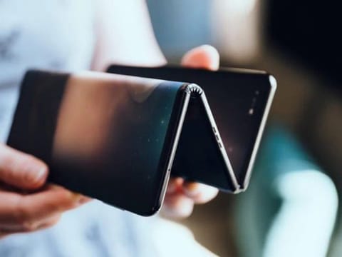 At a time that every other phone vendor is pushing artificial intelligence features and additions, Huawei’s focus on hardware engineering stands out.