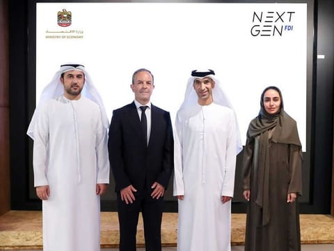 Dr Thani Al Zeyoudi, Minister of State for Foreign Trade, and Mark Firth, Chief Executive Officer of VeraViews, along with others.