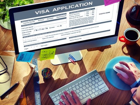 Everything you need to know about obtaining a freelance visa in the UAE, from costs to workspace options and banking access.
