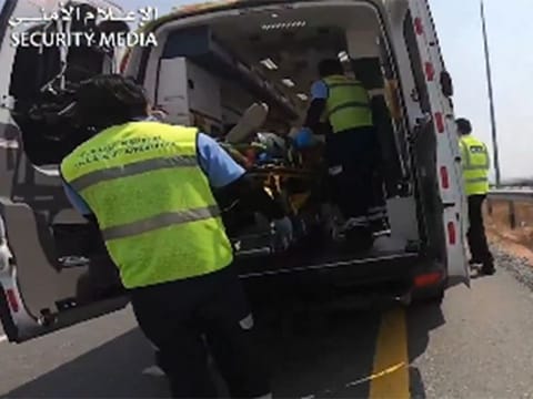  The video shows a helicopter landing and personnel transporting the injured man to a hospital.