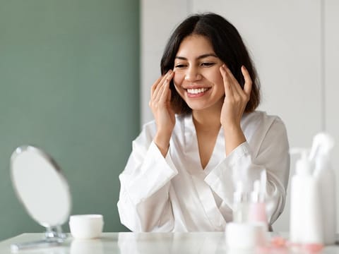 Combining eye serums and creams can amplify their benefits, allowing you to achieve optimal results. By layering these products, you can experience targeted treatment alongside intense hydration, ensuring your eyes appear vibrant, revitalised, and radiant.