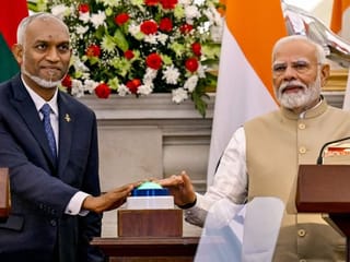 Cash-strapped Maldives leader in India to repair frail ties