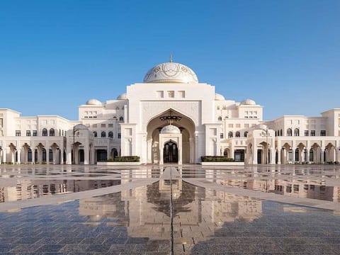 It is one of the few presidential palaces in the world that are open to public visits, and the palace has several dedicated zones, guided tours as well as a light show every evening, promising it to be a memorable experience.