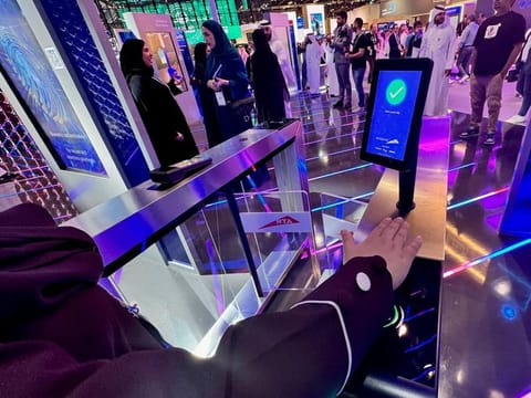 According to Dubai’s Roads and Transport Authority (RTA) the technology scans the the passenger's palm vein pattern and links it with the nol card. This enables the passenger to travel without the need to carry a physical card. This technology offers a convenient, cardless way for passengers. 