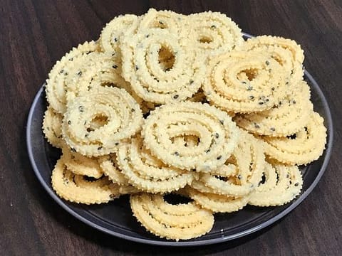 Twisted treats: A guide to homemade chakli or murukku   