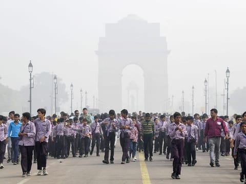  School students visit India amid low visibility due to smog as the air quality falls to ‘severe’ category, at Kartavya Path, in New Delhi on Wednesday. 